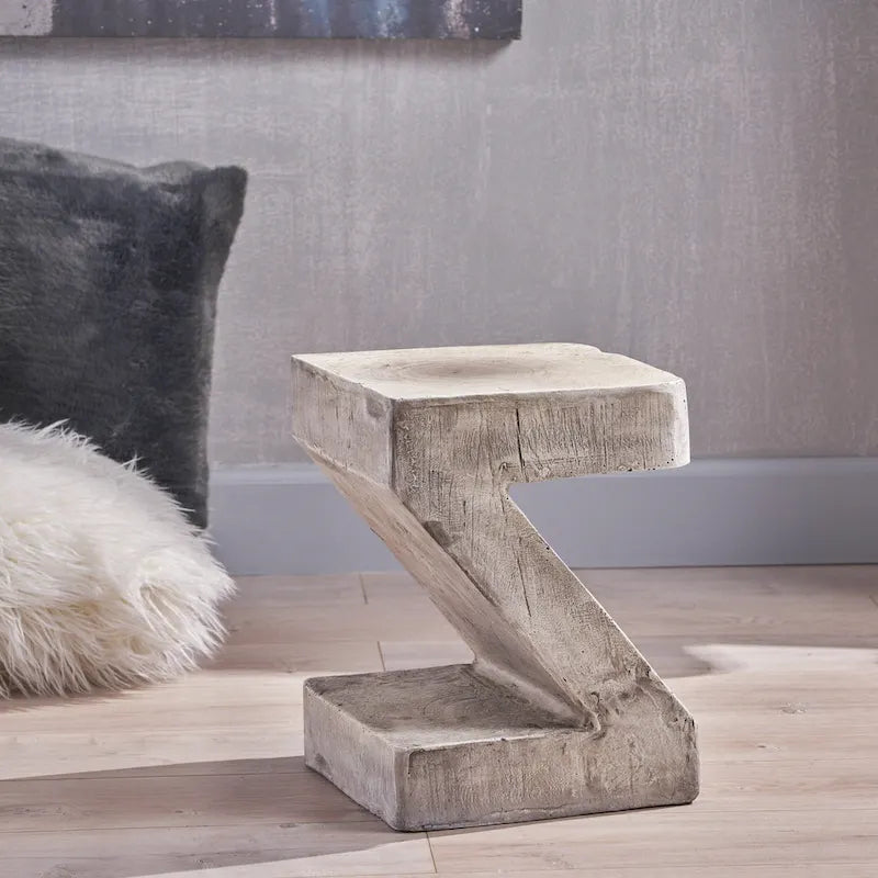 Table d'appoint en béton sculptural – Gris clair