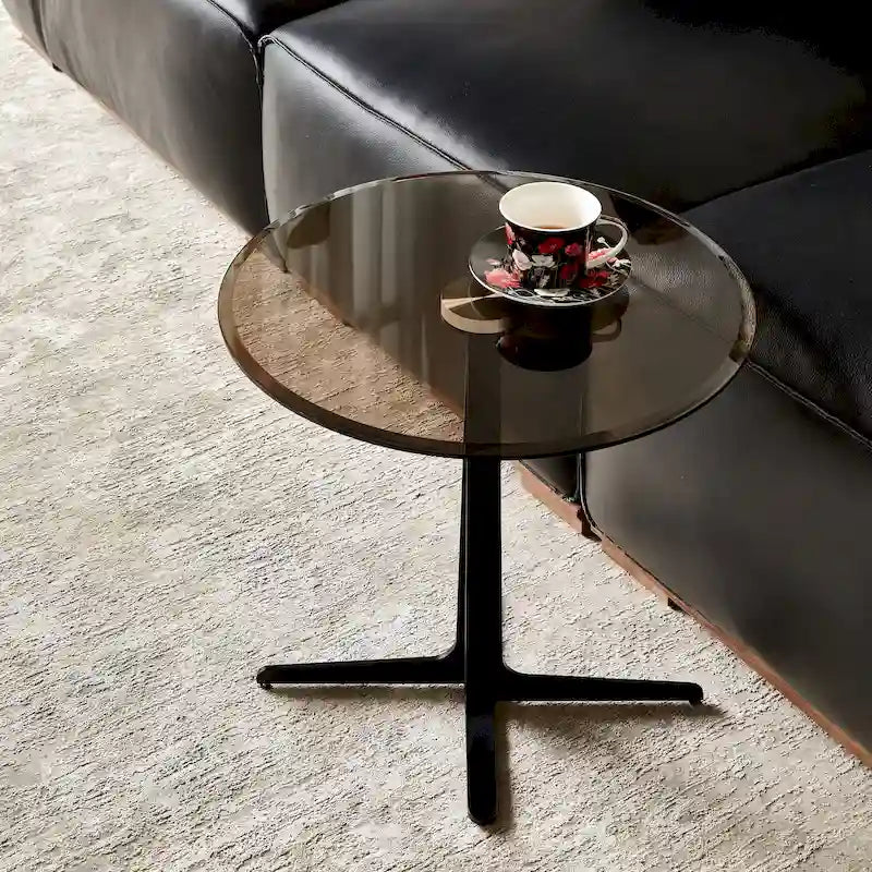 Table d'appoint ronde avec plateau en verre et base en métal