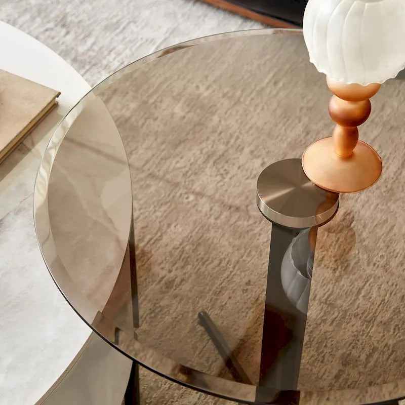 Table d'appoint ronde avec plateau en verre et base en métal