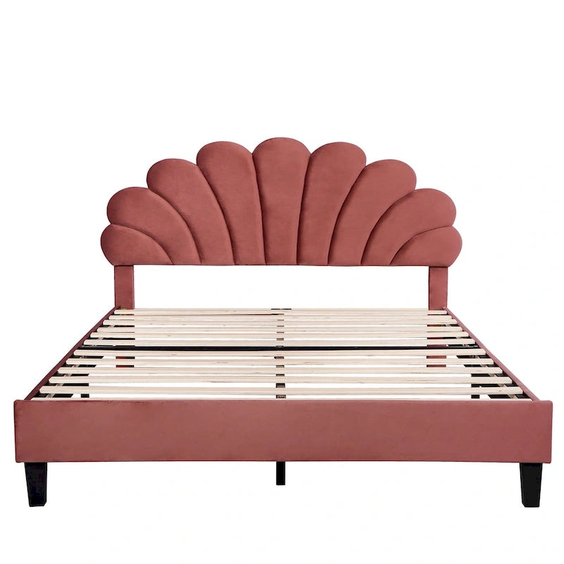 Lit plateforme tapissé avec tête de lit en velours à motif floral, grand lit
