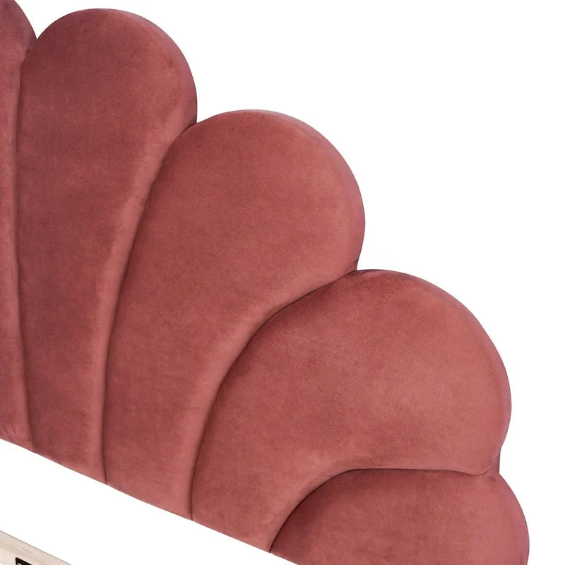 Lit plateforme tapissé avec tête de lit en velours à motif floral, grand lit