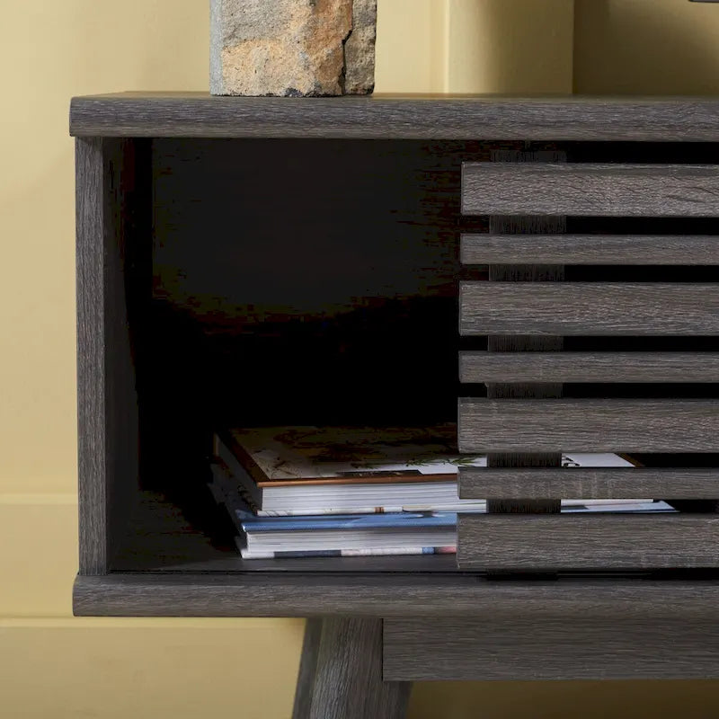 Meuble TV multimédia de 150 cm avec portes à lattes et pieds évasés