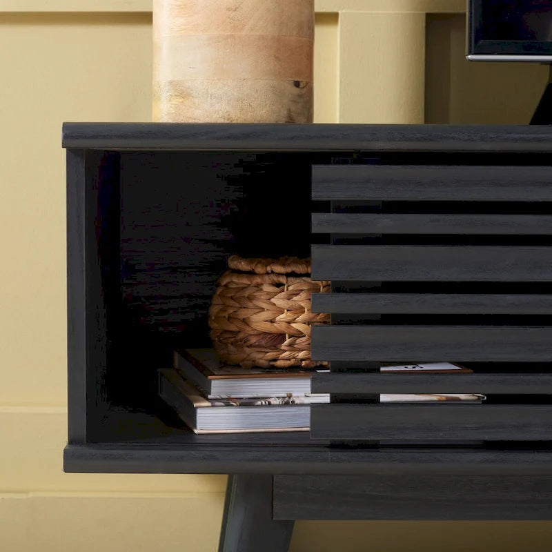 Meuble TV multimédia de 150 cm avec portes à lattes et pieds évasés